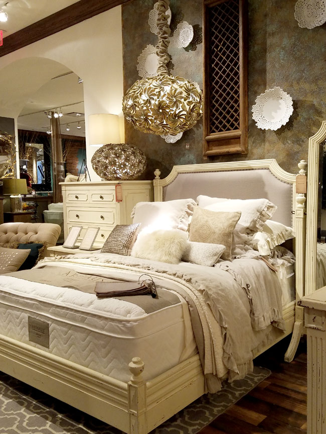 Rustic, Comfortable Furnishings Arhaus Remodelando la Casa