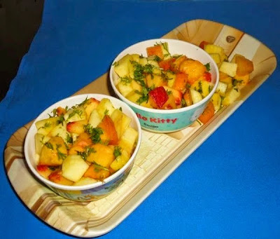 Fruit chaat in serving bowls