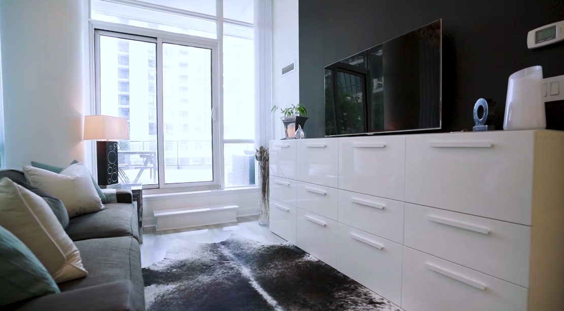 Tour 33 Bay St #211, Toronto, ON vs. 15 Interior Design Photos