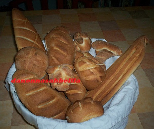 Da nonna 'Sabbella: FILONI CON LIEVITO NATURALE CON PICCOLE INCURSIONI ...