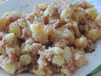 Kuvan i przen krompir sa rendanim suvim mesom i zacinima