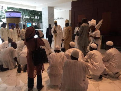 7 Photos: More Americans file out to see Oni of Ife and his entourage as they visit Maryland