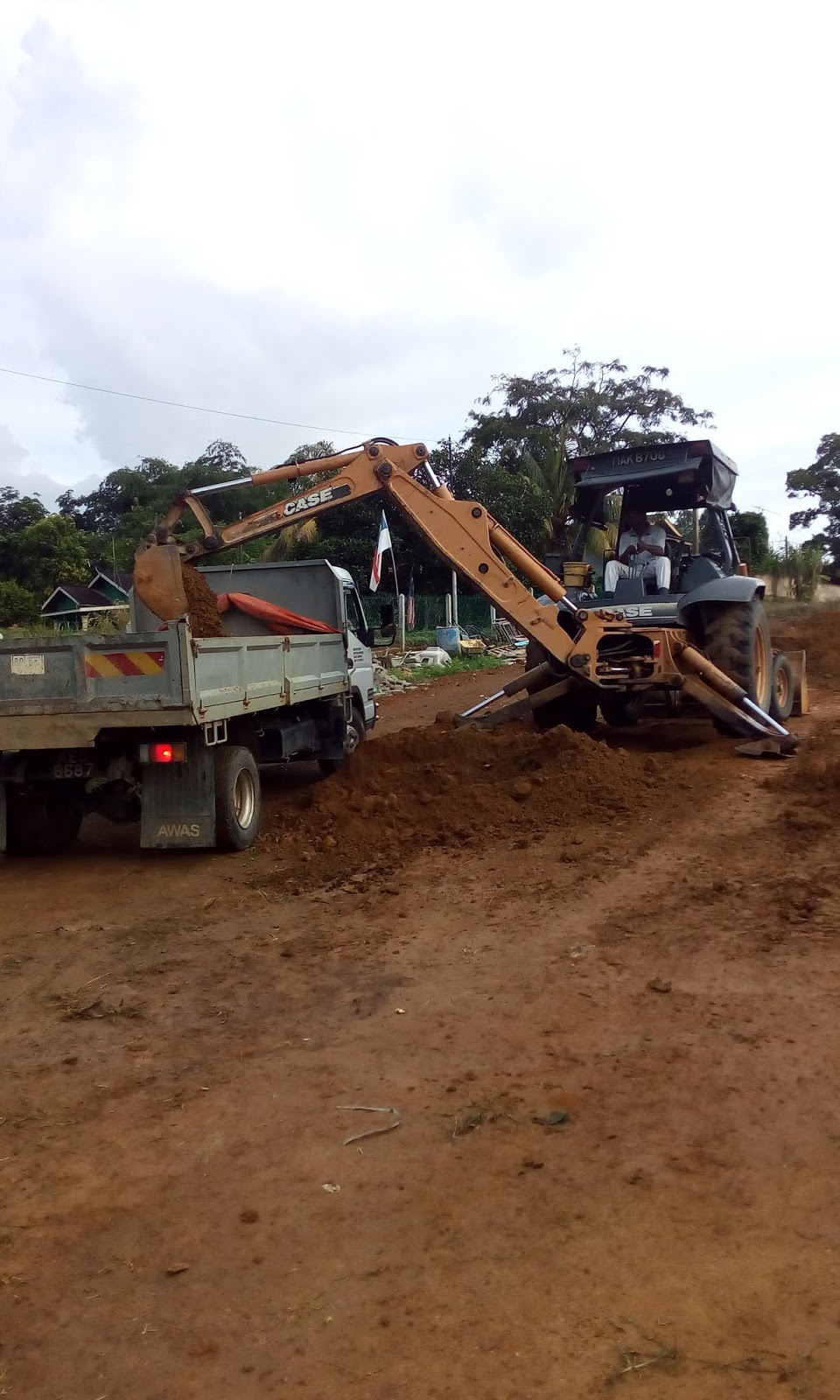 Sewa backhoe dan Lori 5 tan