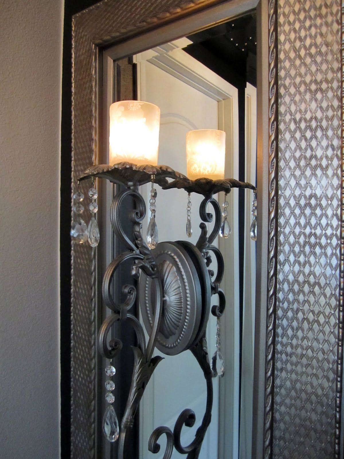 Anythingology How Do You Decorate a Wall Niche?