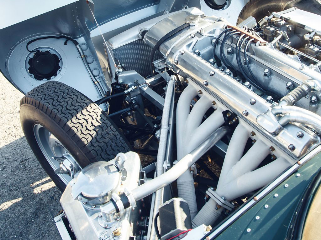 что под капотом у машины. сердце двигатель. двигатель 3д. волга v8 турбо нагнетатель. V8 с нагнетателем.