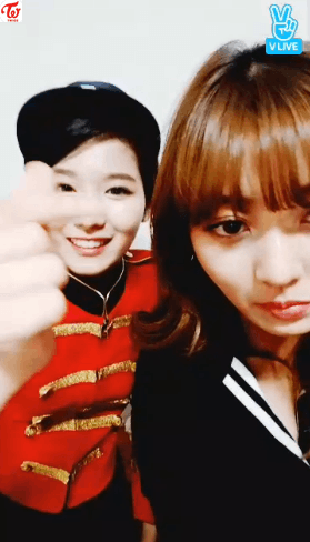 [트와이스] 지효에게 일본어 가르쳐주는 사나 | 인스티즈