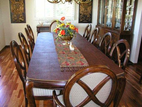 Round table pads for dining room tables