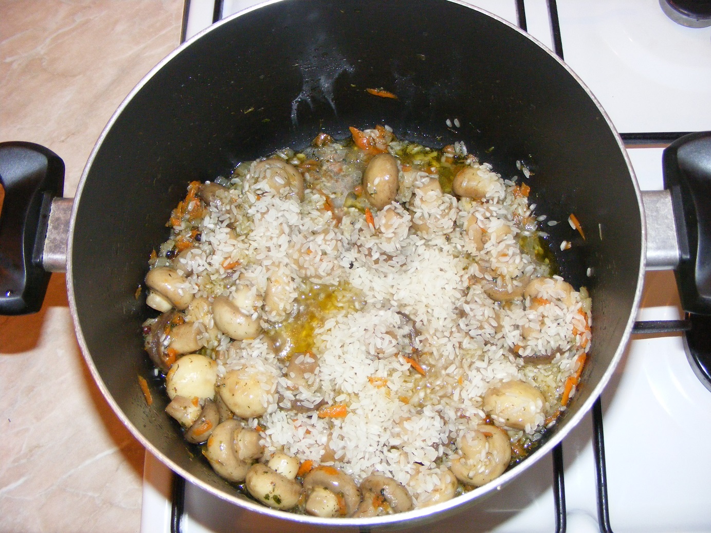 Orez cu ciuperci Preparatedevis.ro