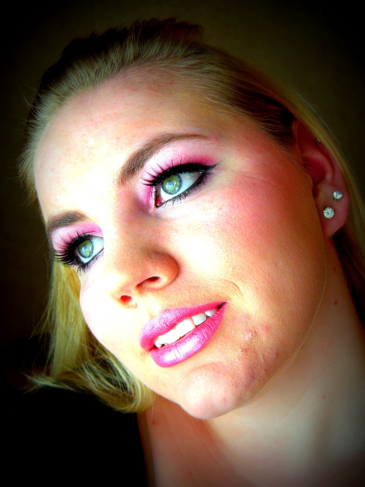 Shabby Makeup and More: Barbie Pink Makeup Look