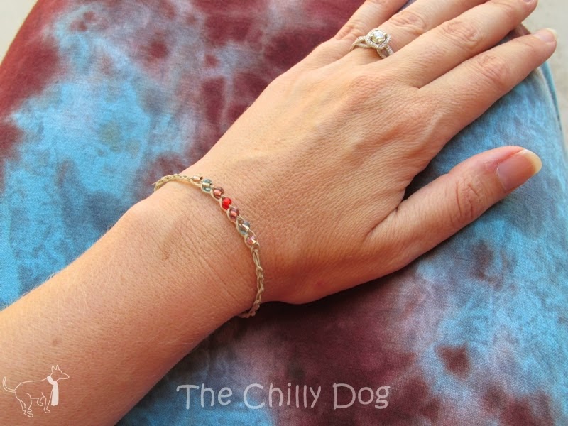 http://www.thechillydog.com/2014/05/crochet-wish-bracelet-tutorial.html