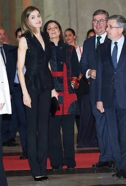 Queen Letizia of Spain attends the 'Barco de Vapor and Gran Angular' literature awards at the Casa de Correos 