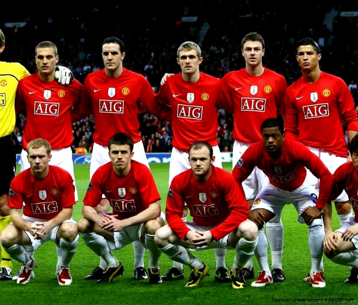 Download Manchester United Team Collective Photo Wallpaper For