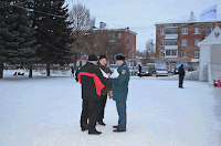 (ФОТО)МЧС ГО Сухой Лог провели профилактическое мероприятие у городской елки