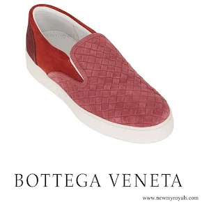 Crown princess Mary wore bottega veneta intrecciato suede slip-on sneakers