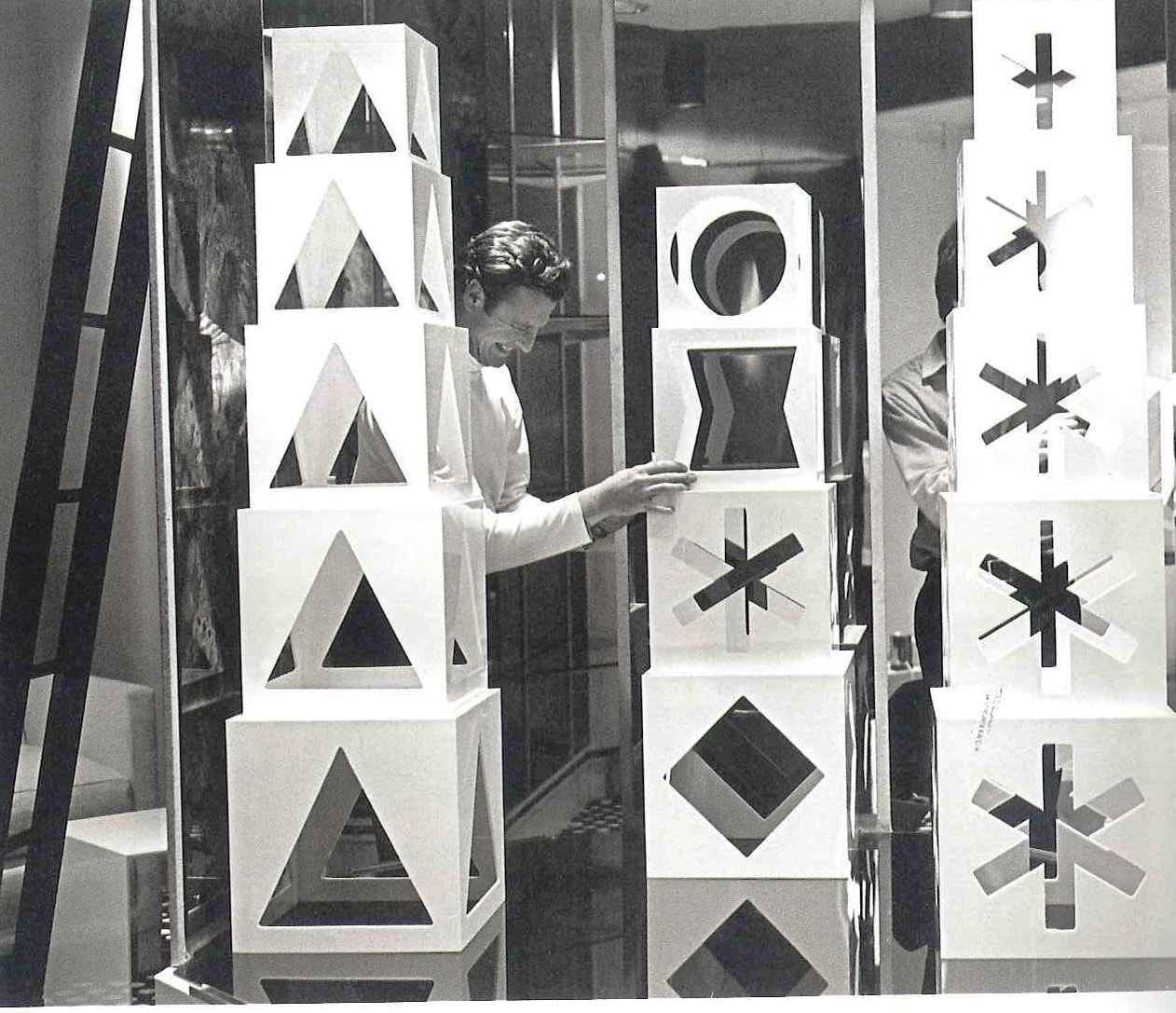 JOHN STEFANIDIS LIVING BY DESIGN/BOOKS David Hicks