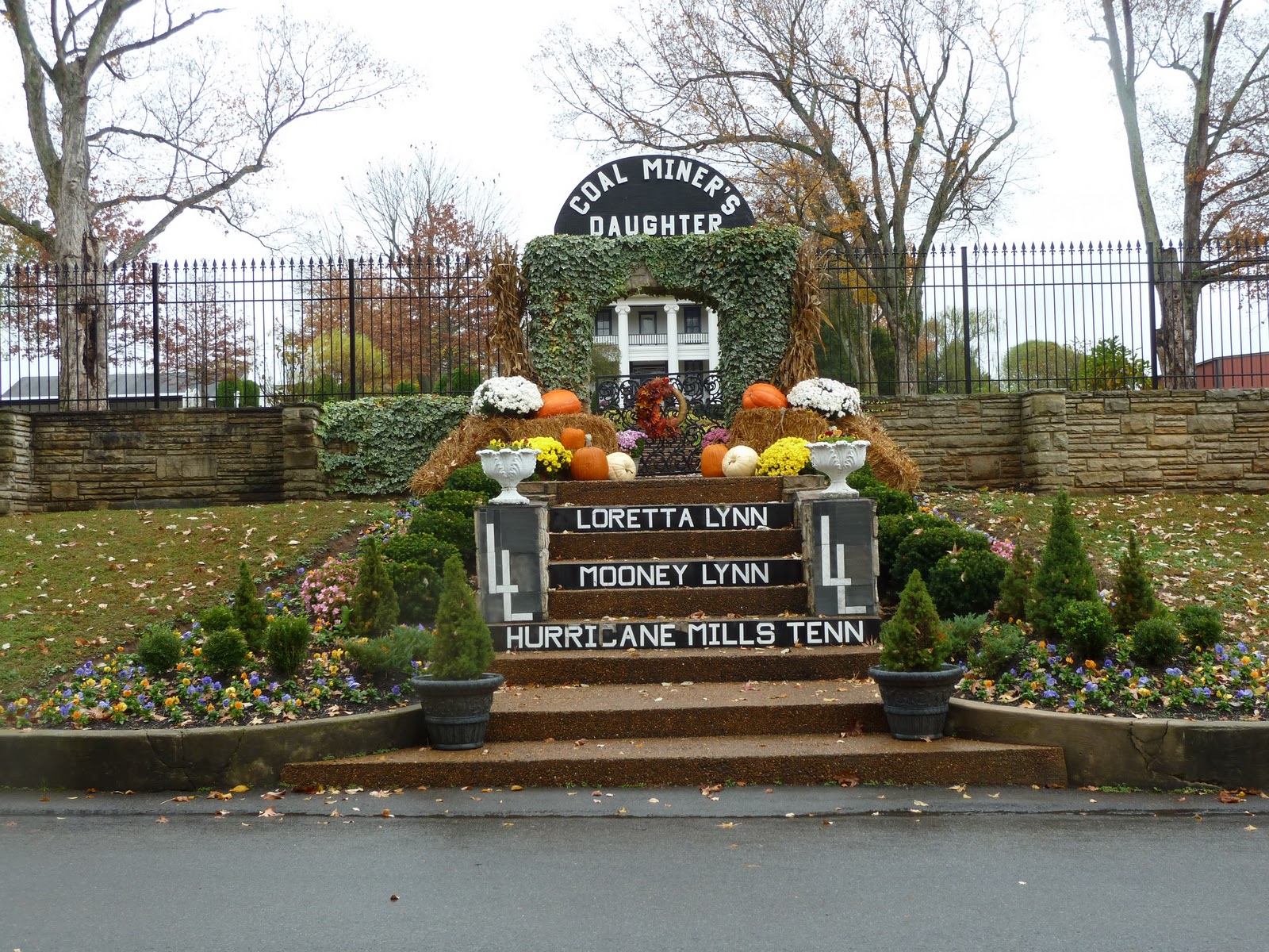Traveling in our 5th Wheel Hurricane Mills, Tennessee