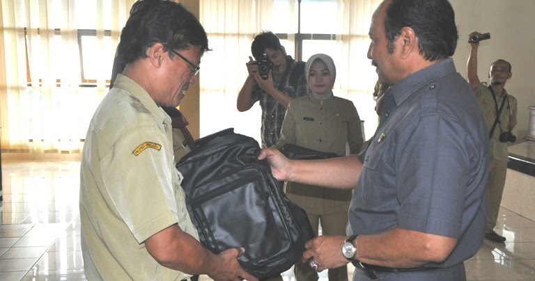 PENGAWAS DITUNTUT MILIKI KOMITMEN PADA PEKERJAAN - BAGIAN HUMAS SETDA