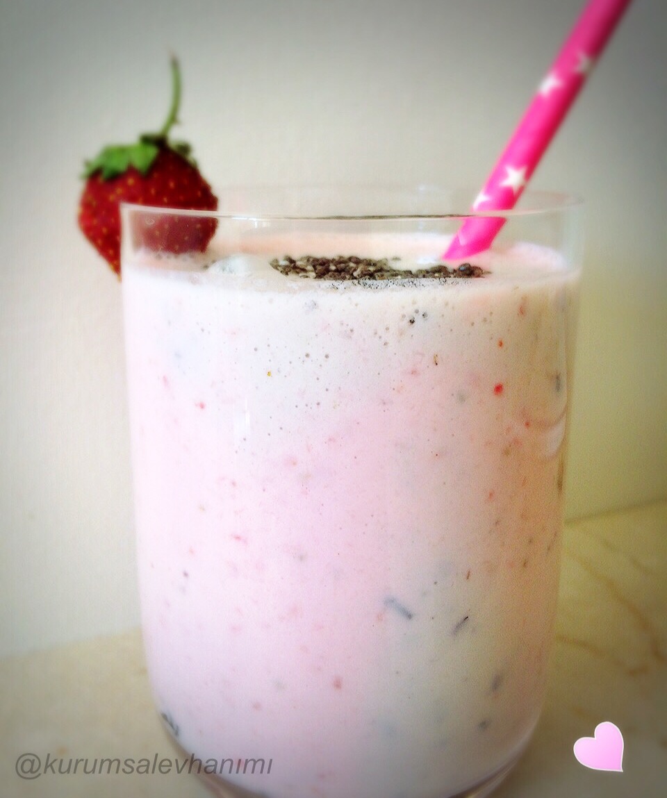 Serinleten bir içecek Kefir Kurumsal Ev Hanımı