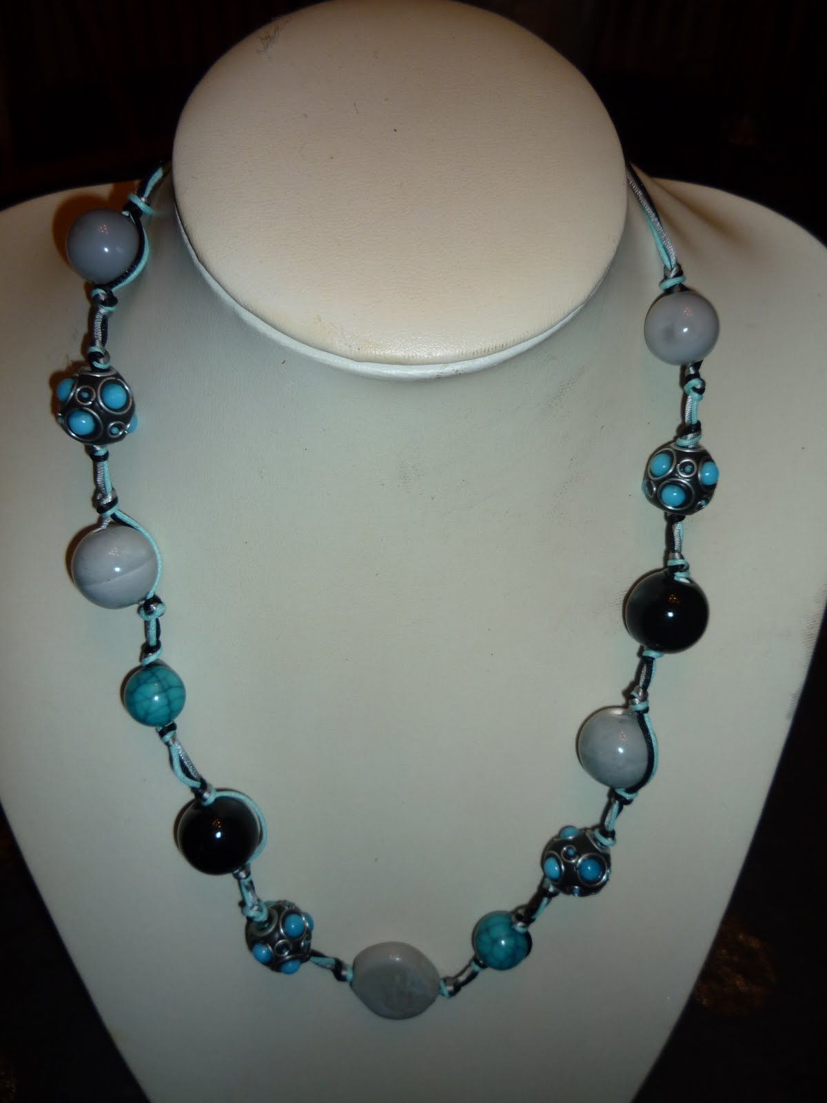 Collier De Perles En Verre - Création Simple Et élégante, Neuf Sans Emballage