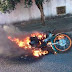 Homem tenta incendiar moto de irmão e acaba preso, em cidade do Vale do Piancó