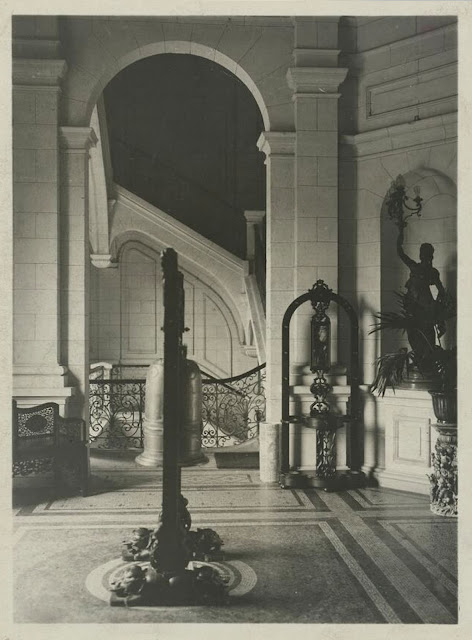 Khu vực sảnh cầu thang.