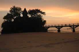 Malang tak hanya terkenal dengan Jatim Park ataupun wisata batu-nya. Namun masih banyak wisata yang sangat menarik untuk dikunjungi salah satunya merupakan Pantai Balekambang. Wisata Pantai Balekambang ini sendiri merupakan salah satu pantai yang paling indah yang ada di Jawa Timur khususnya di daerah kabupaten Malang. KEADAAN ALAM DI PANTAI BALEKAMBANG Objek Wisata Pantai Balekambang ini berada di Desa Srigonco, Bantur, Malang. Objek Wisata Pantai Balekambang ini mempunyai luas area mencapai 2 km dan lebar 0 meter ke arah Bahari. Dan uniknya, kita Bisa melihat berbagai macam biota Bahari yang hidup di Bahari pantai ini sedang terjebak di karang karena air Bahari yang surut sehingga mereka tak akan Bisa kembali. Sehingga kita Bisa memanfaatkan kesempatan di saat kondisi ait Bahari sedang menjalani surut, untuk Bisa melihat berbagai macam biota Bahari. KEUNIKAN PANTAI BALEKAMBANG Selain Bisa melihat biota Bahari yang terdampar di karang. Sektor pariwisata Pantai ini juga didukung dengan konsep wisata yang ditawarkan oleh Pantai Balekambang yang mempunyai konsep yang mirip dengan konsep wisata di Tanah Lot yang berada di Pulau Bali. Yakni kedua pantai tersebut sama-sama mempunyai suatu bangunan Pura yang dibangun menghadap ke arah Samudra luas. Adapun pura yang terdapat di Pantai Balekambang ini bernama Pura Amerta Jati atau kebanyakkan orang menyebutnya dengan Pulau Ismoyo yang didirikan di tahun 1985 atas ide dari Bupati Malang yang di saat itu masih dijabat oleh Edi Slamet. Seperti di pulau lot. Pura Amerta Jati ini juga dianggap sebagai bangunan suci seperti halnya Pura-pura lainnya yang ada di Bali. Yang di saat perayaan hari besar umat Hindu maka di pura ini akan selalu dilakukan berbagai kegiatan keagamaan. LOKASI PANTAI BALEKAMBANG. Lokadi Objek Wisata Pantai Balekambang ini berada kurang lebih sejeuh 70 km sebelah selatan dari Malang Kota. Lokasi pantai ini cukup kecil, namun meskipun demikian, Pantai Balekambang ini mampu menyediakan beraneka ragam pilihan untuk kita lakukan saat kita berkunjung ke pulau ini. Adapun beberapa fasilitas yang tersedia di Pantai Balekambang ini antara lain : 1. Tempat makan bernuansa tradisional, 2. Restaurant, 3. Toko souvenir/oleh-oleh, 4. Kamar kecil dan toilet umum, 5. Tempat parkir yang cukup luas, 6. Kawasan camping ground, kantor pusat informasi, 7. Bungalow sederhana, 8. Mushola serta Pendopo, 9. Dan tak lupa juga terdapat penginapan. RUTE MENUJU PANTAI BALEKAMBANG Untuk Bisa tiba di Objek Wisata Pantai Balekambang ini Bisa di tempuh dengan berbagai jenis kendaraan mulai dari kendaraan roda dua hingga kendaraan roda empat. Adapun rute yang wajib kita lewati merupakan berjumlah dua rute yakni A. Untuk rute yang pertama kita Bisa melalui Jalur 1 yakni: kita wajib berangkat dari Malang Kota setelah itu menuju ke Kepanjen lalu ke Pagak setelah itu ke Bantur dan akhirnya menuju ke Balekambang. B.setelah itu untuk rute yang kedua Bisa melalui Jalur 2, yakni : kita Bisa memilih untuk berangkat dari Terminal Arjosari setelah itu menuju ke Turen lalu ke Gondang legi setelah itu menuju ke Bantur dan terakhir ke Balekambang. HARGA TIKET MASUK PANTAI BALEKAMBANG Dan untuk kita yang berminat untuk berkunjung ke Objek Wisata Pantai Balekambang ini pengelola mengharuskan kita untuk harga tiket yang Bisa dibilang sangat murah dan terjangkau yakni hanya Rp10.000 hingga Rp15.000 untuk satu orang. Ini tentu merupakan harga yang sangat murah bila dibandingkan dengan keindahan pemandangan yang akan kita rasakan di Pantai Bale Kambang ini. Itulah tadi sedikit informasi yang Bisa saya bagikan mengenai Objek Wisata Pantai Balekambang yang Bisa saya sampaikan. Semoga dengan artikel yang saya telah sajikan diatas Bisa bermanfaat untuk kita. Terlebih Khususnya untuk kita yang berminat untuk berlibur ke Pantai Balekambang.Malang tak hanya terkenal dengan Jatim Park ataupun wisata batu-nya. Namun masih banyak wisata yang sangat menarik untuk dikunjungi salah satunya merupakan Pantai Balekambang. Wisata Pantai Balekambang ini sendiri merupakan salah satu pantai yang paling indah yang ada di Jawa Timur khususnya di daerah kabupaten Malang. KEADAAN ALAM DI PANTAI BALEKAMBANG Objek Wisata Pantai Balekambang ini berada di Desa Srigonco, Bantur, Malang. Objek Wisata Pantai Balekambang ini mempunyai luas area mencapai 2 km dan lebar 0 meter ke arah Bahari. Dan uniknya, kita Bisa melihat berbagai macam biota Bahari yang hidup di Bahari pantai ini sedang terjebak di karang karena air Bahari yang surut sehingga mereka tak akan Bisa kembali. Sehingga kita Bisa memanfaatkan kesempatan di saat kondisi ait Bahari sedang menjalani surut, untuk Bisa melihat berbagai macam biota Bahari. KEUNIKAN PANTAI BALEKAMBANG Selain Bisa melihat biota Bahari yang terdampar di karang. Sektor pariwisata Pantai ini juga didukung dengan konsep wisata yang ditawarkan oleh Pantai Balekambang yang mempunyai konsep yang mirip dengan konsep wisata di Tanah Lot yang berada di Pulau Bali. Yakni kedua pantai tersebut sama-sama mempunyai suatu bangunan Pura yang dibangun menghadap ke arah Samudra luas. Adapun pura yang terdapat di Pantai Balekambang ini bernama Pura Amerta Jati atau kebanyakkan orang menyebutnya dengan Pulau Ismoyo yang didirikan di tahun 1985 atas ide dari Bupati Malang yang di saat itu masih dijabat oleh Edi Slamet. Seperti di pulau lot. Pura Amerta Jati ini juga dianggap sebagai bangunan suci seperti halnya Pura-pura lainnya yang ada di Bali. Yang di saat perayaan hari besar umat Hindu maka di pura ini akan selalu dilakukan berbagai kegiatan keagamaan. LOKASI PANTAI BALEKAMBANG. Lokadi Objek Wisata Pantai Balekambang ini berada kurang lebih sejeuh 70 km sebelah selatan dari Malang Kota. Lokasi pantai ini cukup kecil, namun meskipun demikian, Pantai Balekambang ini mampu menyediakan beraneka ragam pilihan untuk kita lakukan saat kita berkunjung ke pulau ini. Adapun beberapa fasilitas yang tersedia di Pantai Balekambang ini antara lain : 1. Tempat makan bernuansa tradisional, 2. Restaurant, 3. Toko souvenir/oleh-oleh, 4. Kamar kecil dan toilet umum, 5. Tempat parkir yang cukup luas, 6. Kawasan camping ground, kantor pusat informasi, 7. Bungalow sederhana, 8. Mushola serta Pendopo, 9. Dan tak lupa juga terdapat penginapan. RUTE MENUJU PANTAI BALEKAMBANG Untuk Bisa tiba di Objek Wisata Pantai Balekambang ini Bisa di tempuh dengan berbagai jenis kendaraan mulai dari kendaraan roda dua hingga kendaraan roda empat. Adapun rute yang wajib kita lewati merupakan berjumlah dua rute yakni A. Untuk rute yang pertama kita Bisa melalui Jalur 1 yakni: kita wajib berangkat dari Malang Kota setelah itu menuju ke Kepanjen lalu ke Pagak setelah itu ke Bantur dan akhirnya menuju ke Balekambang. B.setelah itu untuk rute yang kedua Bisa melalui Jalur 2, yakni : kita Bisa memilih untuk berangkat dari Terminal Arjosari setelah itu menuju ke Turen lalu ke Gondang legi setelah itu menuju ke Bantur dan terakhir ke Balekambang. HARGA TIKET MASUK PANTAI BALEKAMBANG Dan untuk kita yang berminat untuk berkunjung ke Objek Wisata Pantai Balekambang ini pengelola mengharuskan kita untuk harga tiket yang Bisa dibilang sangat murah dan terjangkau yakni hanya Rp10.000 hingga Rp15.000 untuk satu orang. Ini tentu merupakan harga yang sangat murah bila dibandingkan dengan keindahan pemandangan yang akan kita rasakan di Pantai Bale Kambang ini. Itulah tadi sedikit informasi yang Bisa saya bagikan mengenai Objek Wisata Pantai Balekambang yang Bisa saya sampaikan. Semoga dengan artikel yang saya telah sajikan diatas Bisa bermanfaat untuk kita. Terlebih Khususnya untuk kita yang berminat untuk berlibur ke Pantai Balekambang. Malang tak hanya terkenal dengan Jatim Park ataupun wisata batu-nya. Namun masih banyak wisata yang sangat menarik untuk dikunjungi salah satunya merupakan Pantai Balekambang. Wisata Pantai Balekambang ini sendiri merupakan salah satu pantai yang paling indah yang ada di Jawa Timur khususnya di daerah kabupaten Malang. KEADAAN ALAM DI PANTAI BALEKAMBANG Objek Wisata Pantai Balekambang ini berada di Desa Srigonco, Bantur, Malang. Objek Wisata Pantai Balekambang ini mempunyai luas area mencapai 2 km dan lebar 0 meter ke arah Bahari. Dan uniknya, kita Bisa melihat berbagai macam biota Bahari yang hidup di Bahari pantai ini sedang terjebak di karang karena air Bahari yang surut sehingga mereka tak akan Bisa kembali. Sehingga kita Bisa memanfaatkan kesempatan di saat kondisi ait Bahari sedang menjalani surut, untuk Bisa melihat berbagai macam biota Bahari. KEUNIKAN PANTAI BALEKAMBANG Selain Bisa melihat biota Bahari yang terdampar di karang. Sektor pariwisata Pantai ini juga didukung dengan konsep wisata yang ditawarkan oleh Pantai Balekambang yang mempunyai konsep yang mirip dengan konsep wisata di Tanah Lot yang berada di Pulau Bali. Yakni kedua pantai tersebut sama-sama mempunyai suatu bangunan Pura yang dibangun menghadap ke arah Samudra luas. Adapun pura yang terdapat di Pantai Balekambang ini bernama Pura Amerta Jati atau kebanyakkan orang menyebutnya dengan Pulau Ismoyo yang didirikan di tahun 1985 atas ide dari Bupati Malang yang di saat itu masih dijabat oleh Edi Slamet. Seperti di pulau lot. Pura Amerta Jati ini juga dianggap sebagai bangunan suci seperti halnya Pura-pura lainnya yang ada di Bali. Yang di saat perayaan hari besar umat Hindu maka di pura ini akan selalu dilakukan berbagai kegiatan keagamaan. LOKASI PANTAI BALEKAMBANG. Lokadi Objek Wisata Pantai Balekambang ini berada kurang lebih sejeuh 70 km sebelah selatan dari Malang Kota. Lokasi pantai ini cukup kecil, namun meskipun demikian, Pantai Balekambang ini mampu menyediakan beraneka ragam pilihan untuk kita lakukan saat kita berkunjung ke pulau ini. Adapun beberapa fasilitas yang tersedia di Pantai Balekambang ini antara lain : 1. Tempat makan bernuansa tradisional, 2. Restaurant, 3. Toko souvenir/oleh-oleh, 4. Kamar kecil dan toilet umum, 5. Tempat parkir yang cukup luas, 6. Kawasan camping ground, kantor pusat informasi, 7. Bungalow sederhana, 8. Mushola serta Pendopo, 9. Dan tak lupa juga terdapat penginapan. RUTE MENUJU PANTAI BALEKAMBANG Untuk Bisa tiba di Objek Wisata Pantai Balekambang ini Bisa di tempuh dengan berbagai jenis kendaraan mulai dari kendaraan roda dua hingga kendaraan roda empat. Adapun rute yang wajib kita lewati merupakan berjumlah dua rute yakni A. Untuk rute yang pertama kita Bisa melalui Jalur 1 yakni: kita wajib berangkat dari Malang Kota setelah itu menuju ke Kepanjen lalu ke Pagak setelah itu ke Bantur dan akhirnya menuju ke Balekambang. B.setelah itu untuk rute yang kedua Bisa melalui Jalur 2, yakni : kita Bisa memilih untuk berangkat dari Terminal Arjosari setelah itu menuju ke Turen lalu ke Gondang legi setelah itu menuju ke Bantur dan terakhir ke Balekambang. HARGA TIKET MASUK PANTAI BALEKAMBANG Dan untuk kita yang berminat untuk berkunjung ke Objek Wisata Pantai Balekambang ini pengelola mengharuskan kita untuk harga tiket yang Bisa dibilang sangat murah dan terjangkau yakni hanya Rp10.000 hingga Rp15.000 untuk satu orang. Ini tentu merupakan harga yang sangat murah bila dibandingkan dengan keindahan pemandangan yang akan kita rasakan di Pantai Bale Kambang ini. Itulah tadi sedikit informasi yang Bisa saya bagikan mengenai Objek Wisata Pantai Balekambang yang Bisa saya sampaikan. Semoga dengan artikel yang saya telah sajikan diatas Bisa bermanfaat untuk kita. Terlebih Khususnya untuk kita yang berminat untuk berlibur ke Pantai Balekambang.