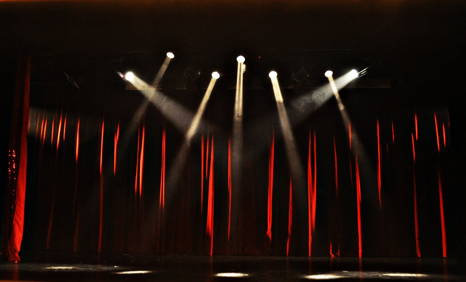 Antonella Tizzano Fotografía telones, escenario, luces, acción.