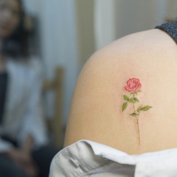 Mini tatuagens de flores para as mulheres