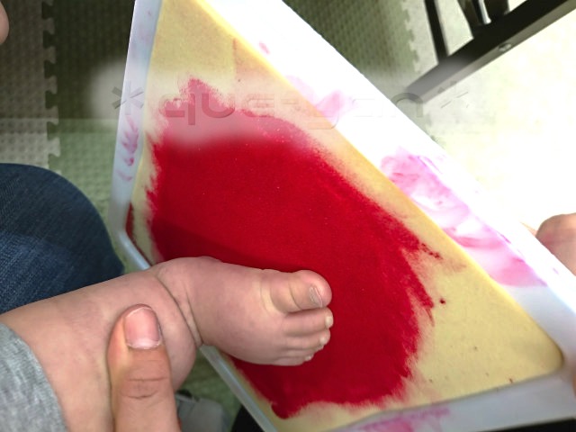 赤ちゃん本舗の足形 赤ちゃん本舗の足形