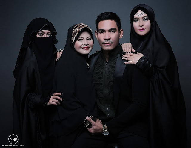 foto keluarga artis di studio pakai hijab