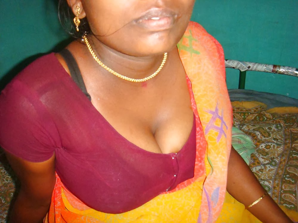 Desi Tamil Mallu Aunty Showing Milky Boobs Photos Watch