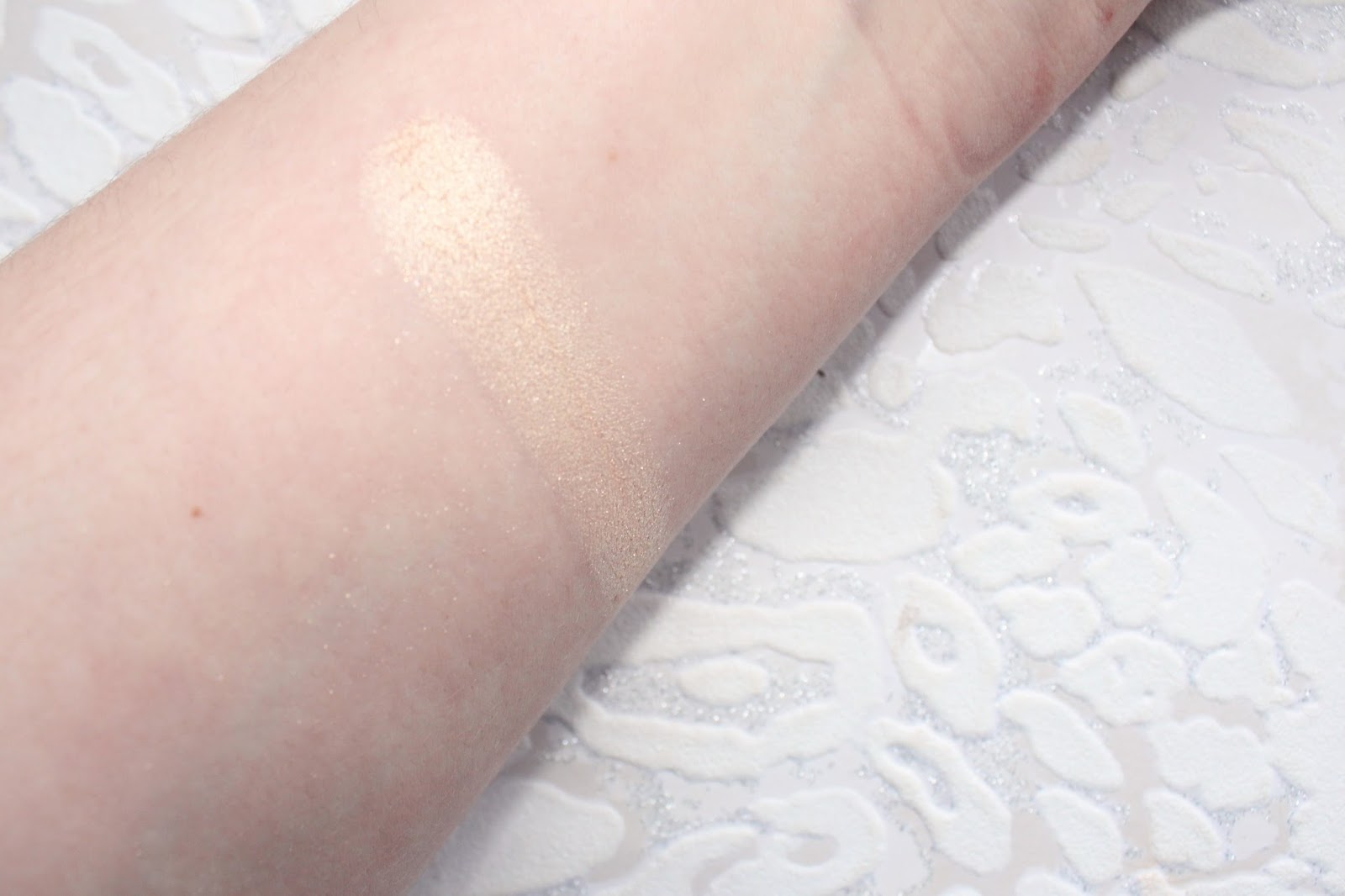 Pixi Glow-y Powder in Santorini Sunset Pixi Glow-y Powder in Santorini Sunset