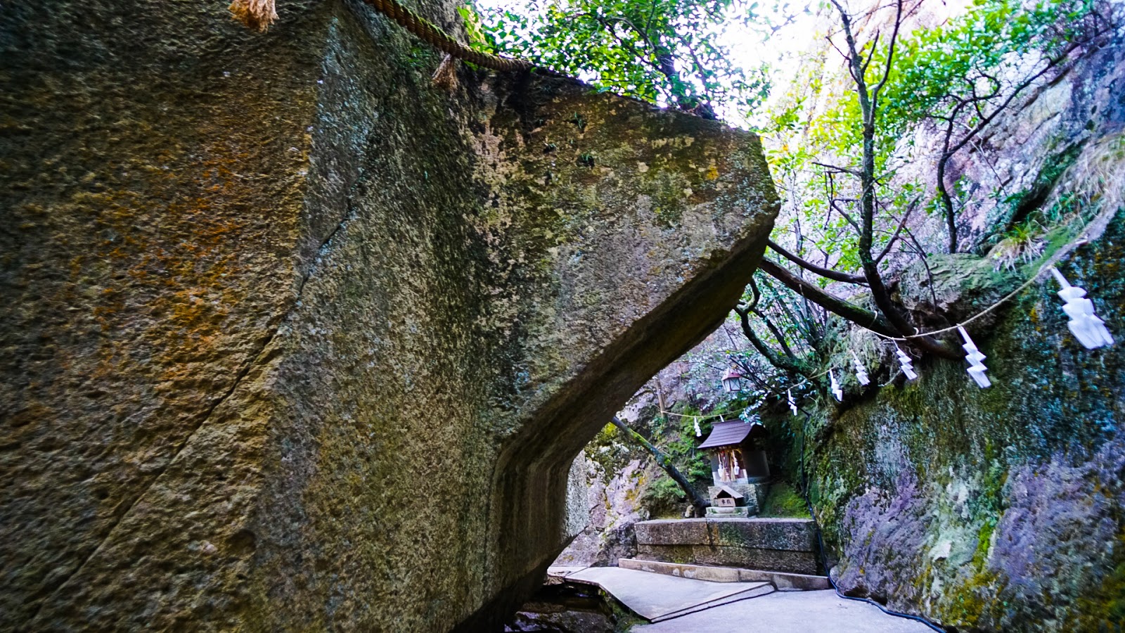 Guillermo Alarcon's Aka Egnogra Blog Ishi no Hoden Floating Mystery