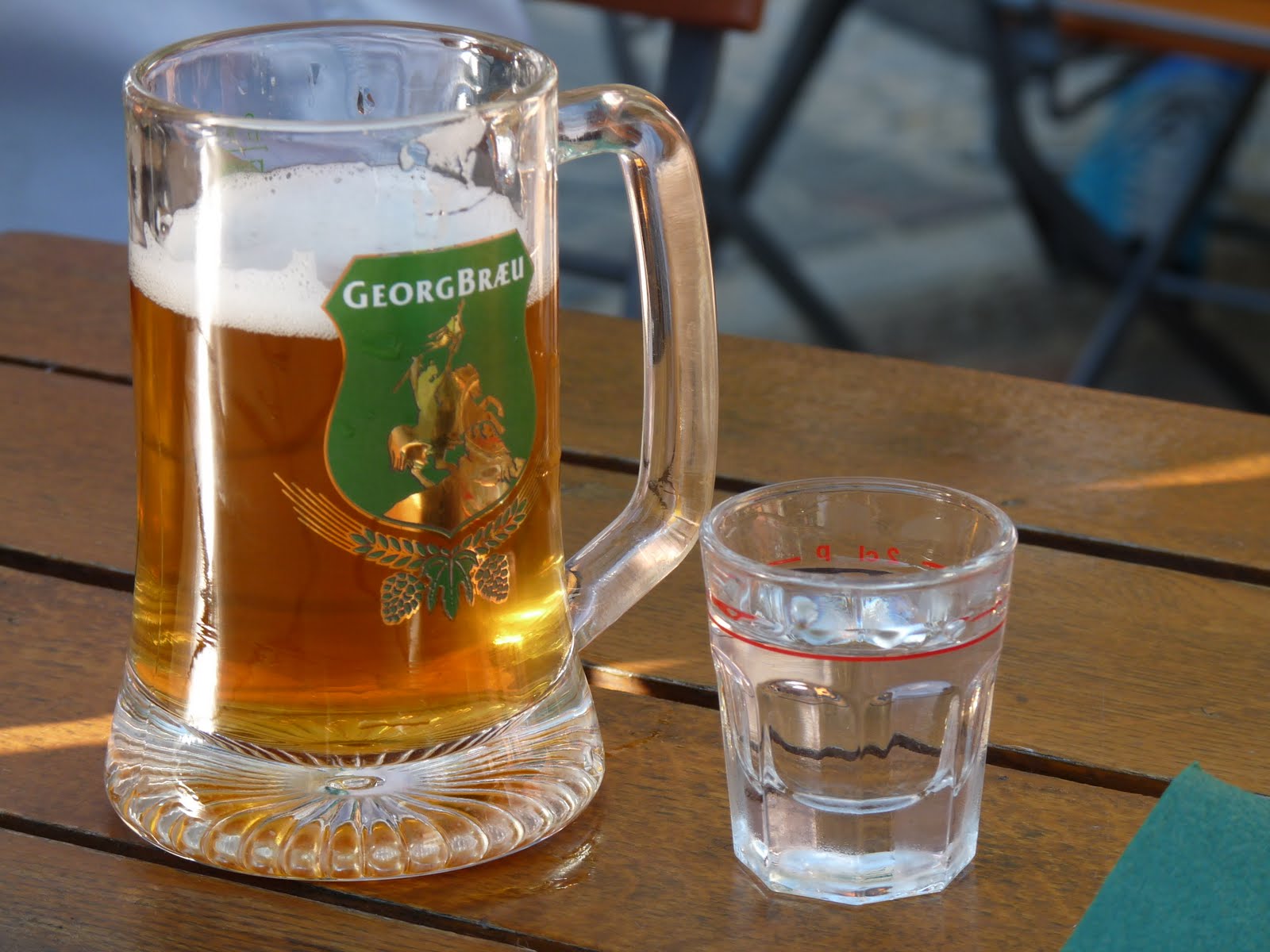 esther-food-adventure-knuckle-sausage-beer-1