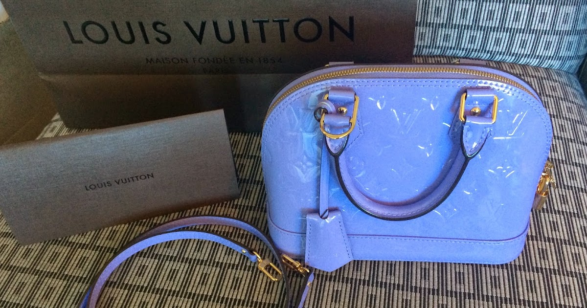 The Glamour Geek: What Fits Inside a Louis Vuitton Eva Clutch