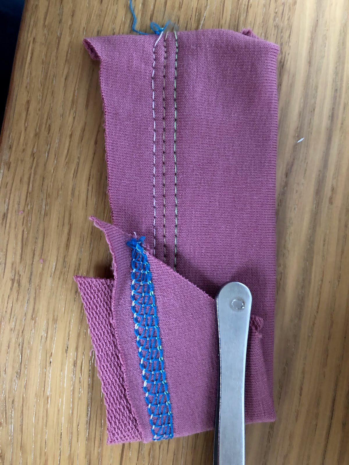 Renske Creatief Verschil tussen de overlock en de coverlock naaimachine