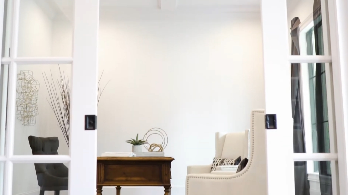 Tour 12211 Old Oaks Dr, Houston, TX vs. 23 Interior Design Photos