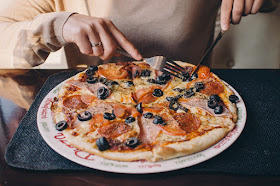 Man slicing pizza, food taste challenge