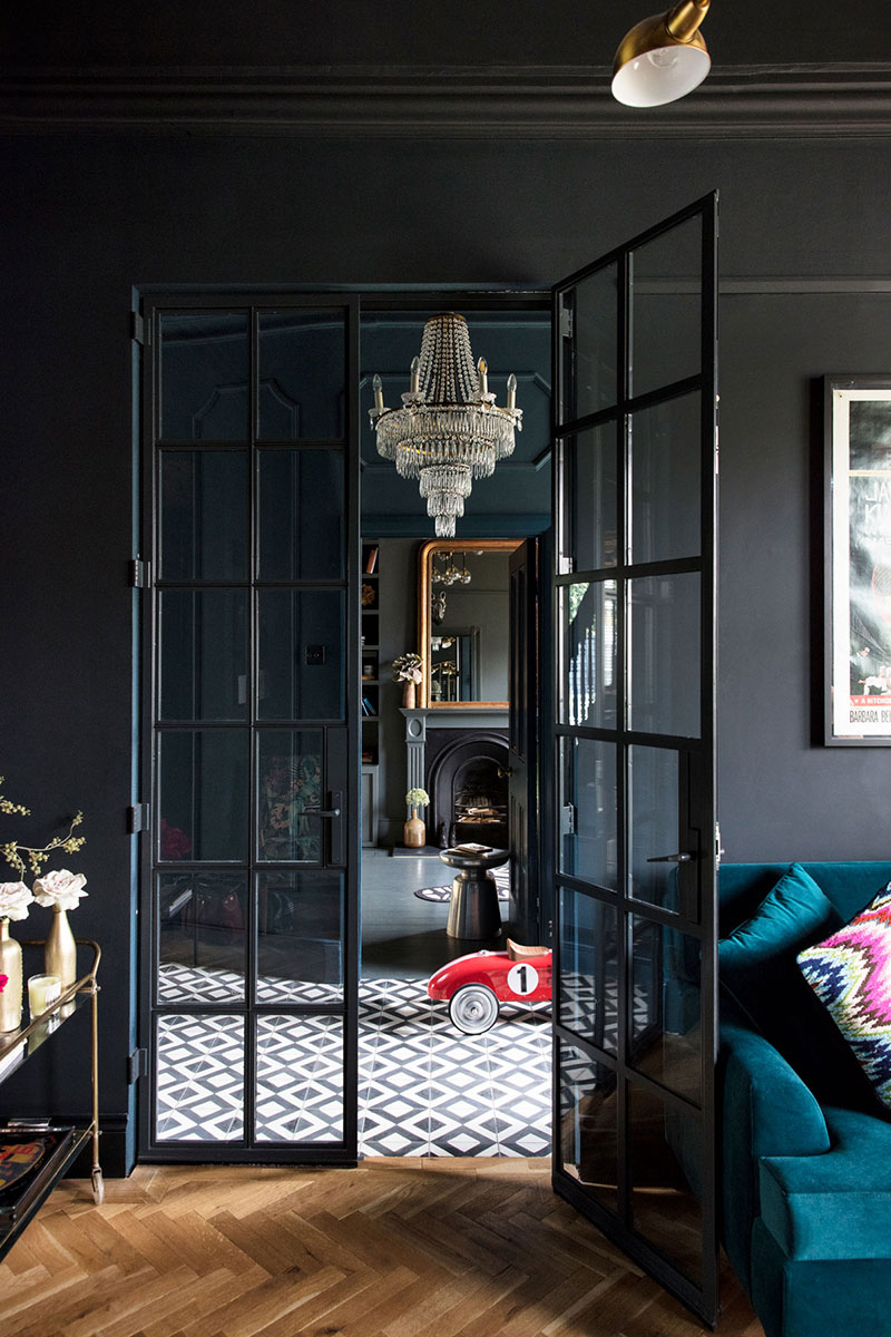 The Unique Combination Of English Style And Dark Interiors Home