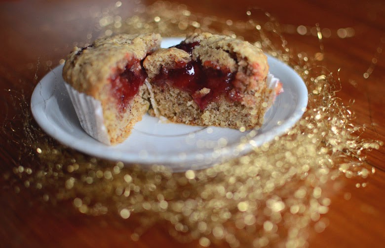 Blogschokolade & Butterpost: {16. Türchen} Linzer Muffins Blogschokolade & Butterpost: {16. Türchen} Linzer Muffins