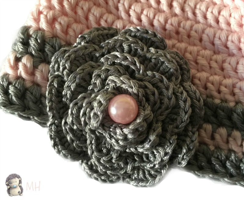 gorro rosa y plata a crochet