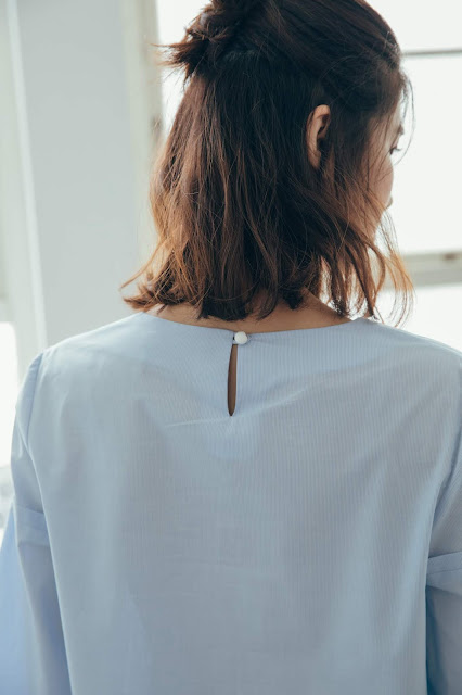 小屋夢鏡v領造型袖上衣-天空藍