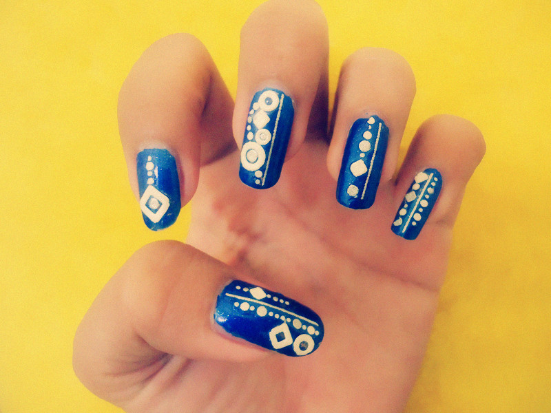 ♥ CC's NAILS ♥: Blue and White Circle Nails