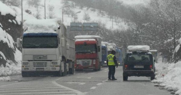 Εθνική Αθηνών-Λαμίας: Η γνωστή «ετοιμότητα» της… κρατικής «μηχανής» κόλλησε σε 5 πόντους χιόνι! Εθνική Αθηνών-Λαμίας: Η γνωστή «ετοιμότητα» της… κρατικής «μηχανής» κόλλησε σε 5 πόντους χιόνι!