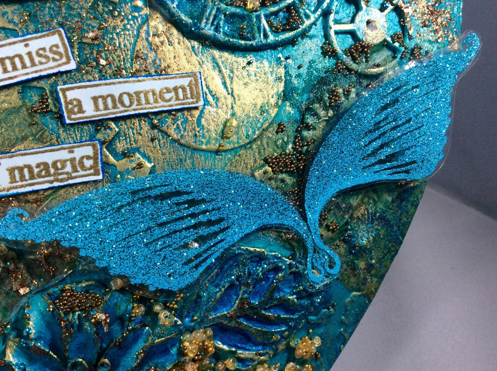 Isle of Crafty Creations Mixed Media Monday Grungy Glam Heart