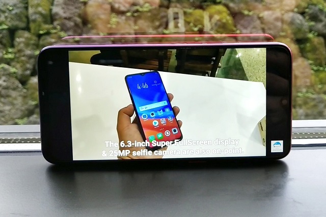 OPPO F9 Review Display