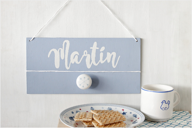 cartel-nombre-bebe-diy-tabla-chalk-paint-percha-tirador-cajon