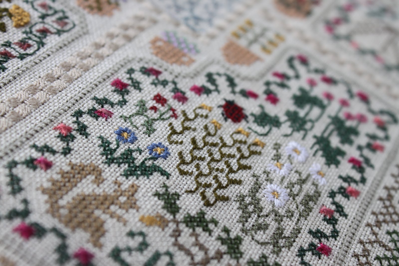 Kajsa's stitching and more: Sanctuary and Wicked finishes!!