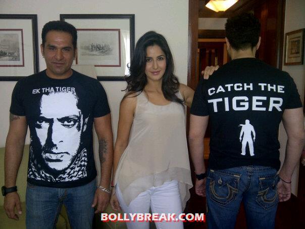  Salman Khan ,Katrina Kaif ETT Promotion - (2) -  Salman Khan ,Katrina Kaif at various Ek Tha Tiger promotions