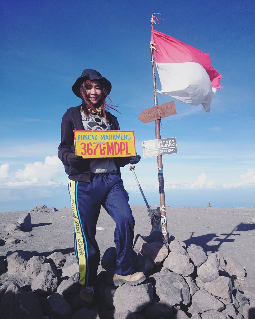 Model dan Desain Sepatu Naik  Gunung  Wanita  Terbaru 